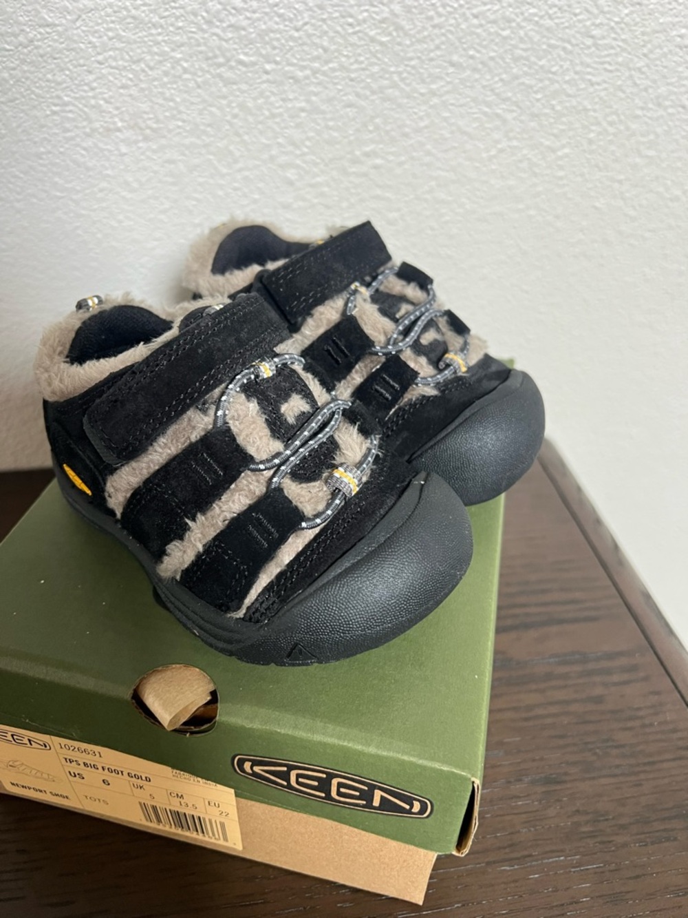 Keen Newport Shoes TPS Big Foot Gold US Toddler Size 6 EU 22